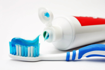 use-fluoride-toothpaste-1